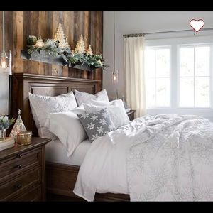 Pottery Barn Karly Snowflake Coverlet and 2 Shams